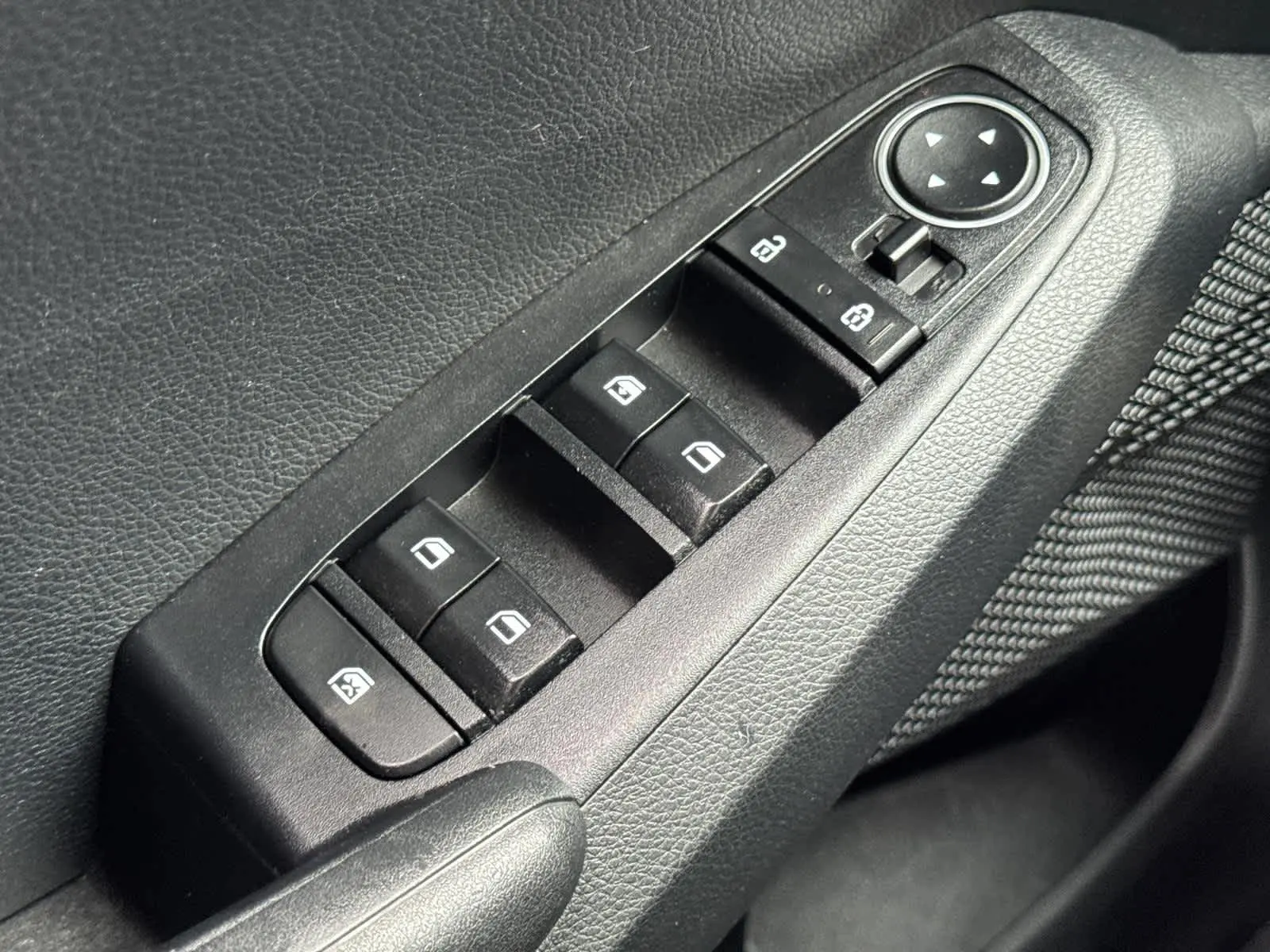 2022 Kia Seltos LX photo 18