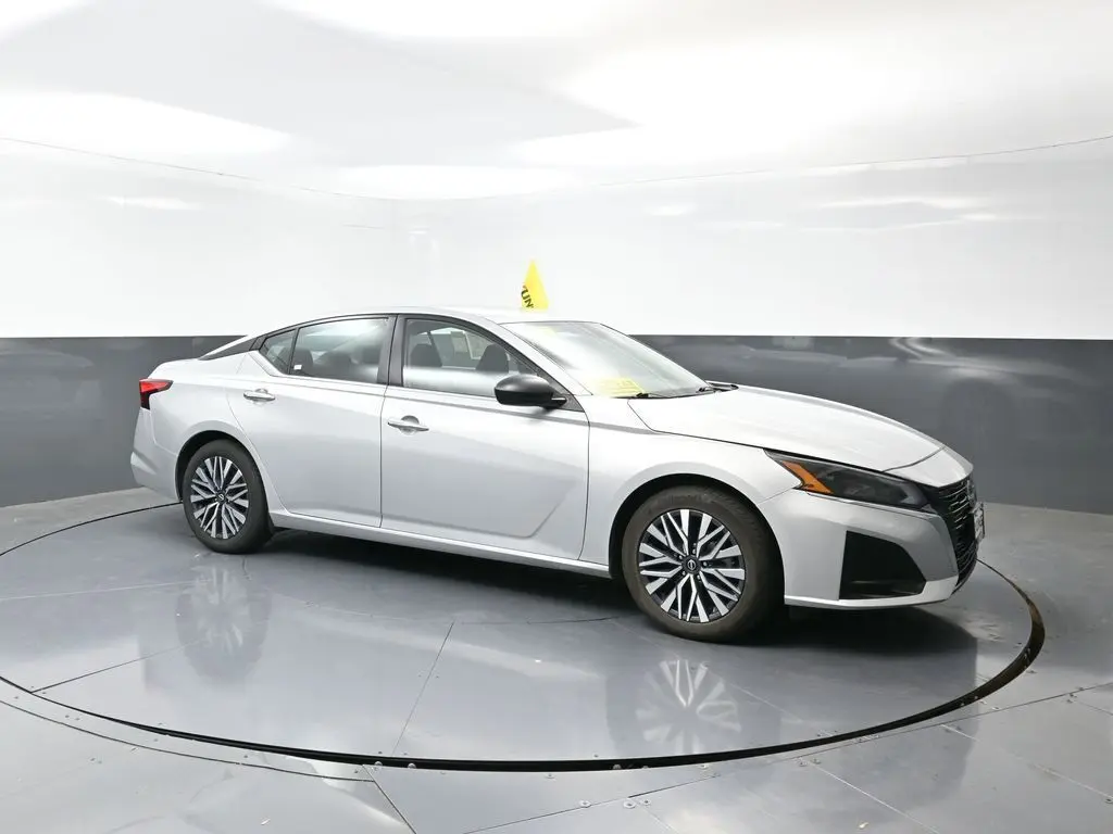 2024 Nissan Altima 2.5 SV photo 3