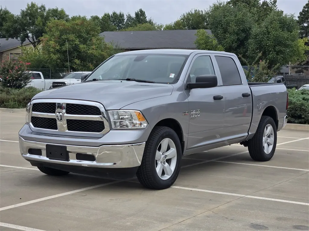2023 Ram 1500 Classic SLT photo 3