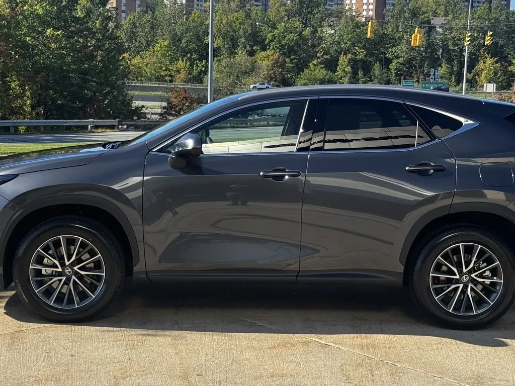 2026 Lexus NX 350 photo 2