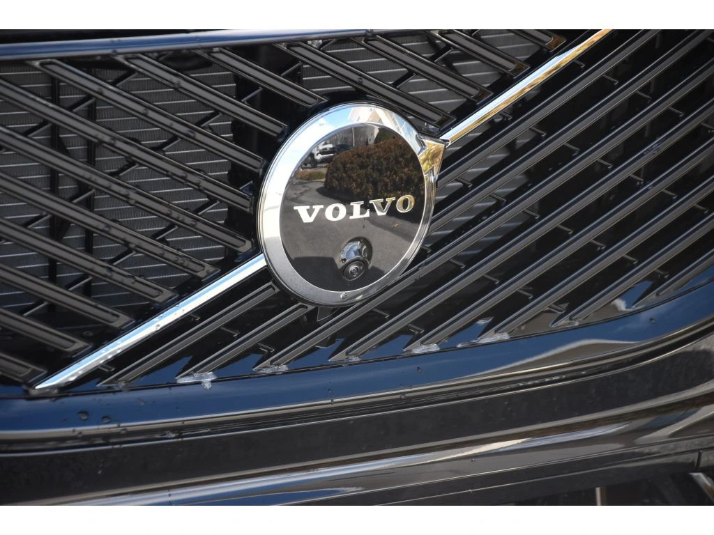 2026 Volvo - image 10