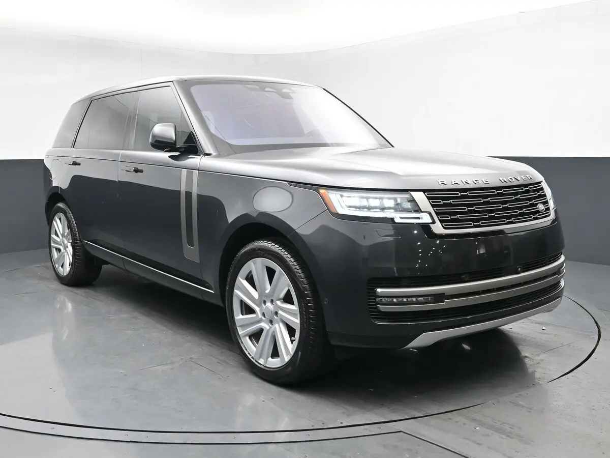 2023 Land Rover Range Rover SE photo 2