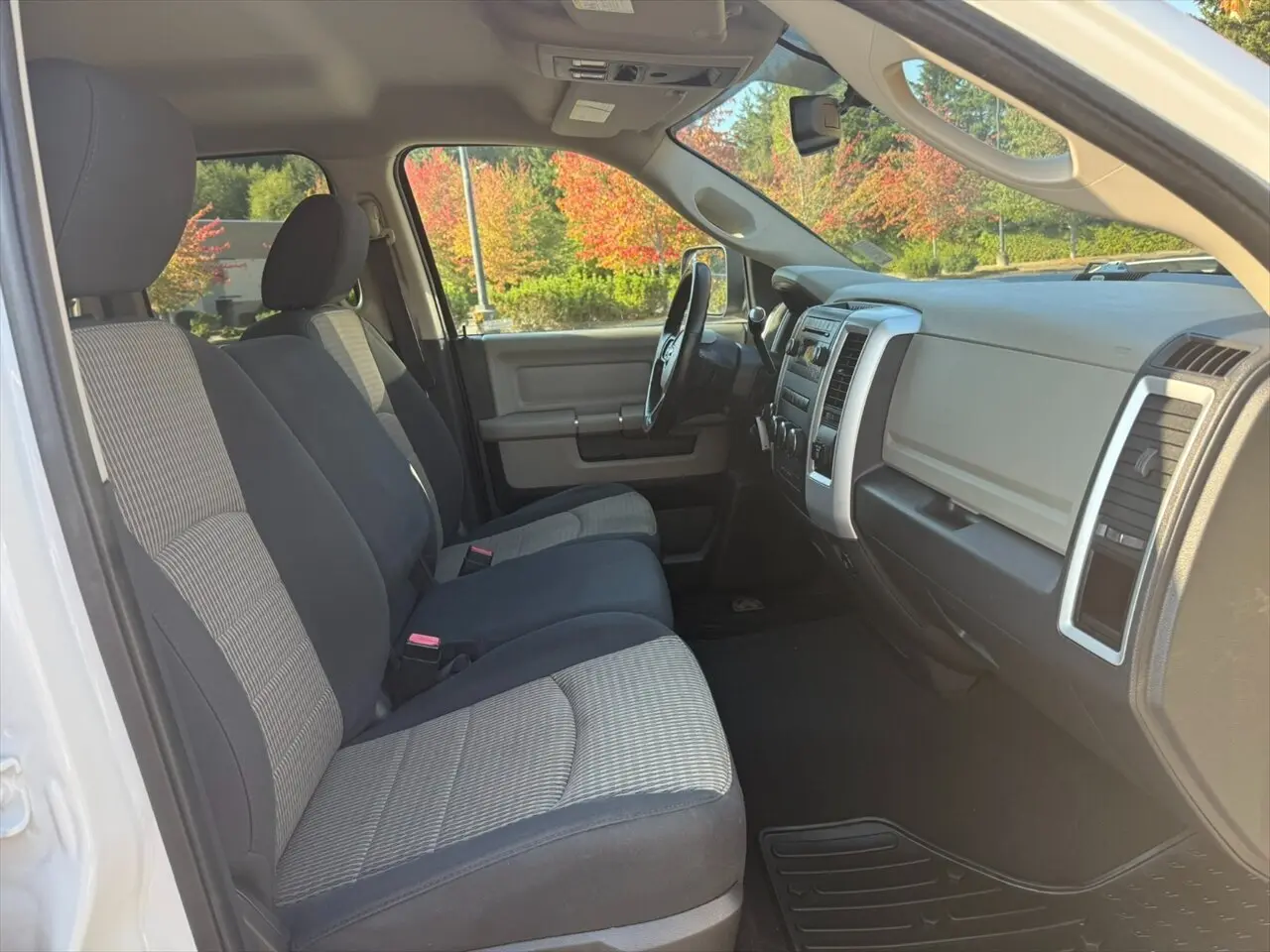 2012 Ram 1500 SLT photo 29