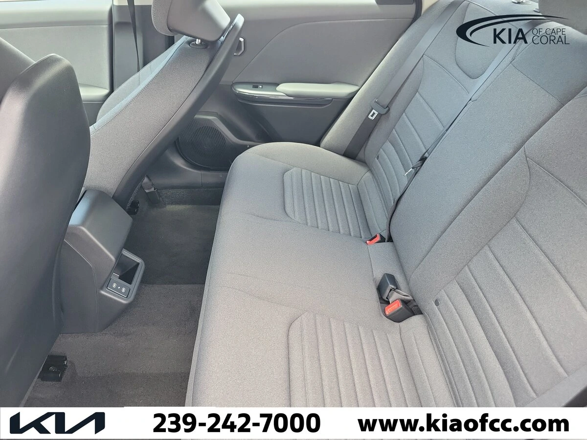 2025 Kia K4 EX - Photo 12