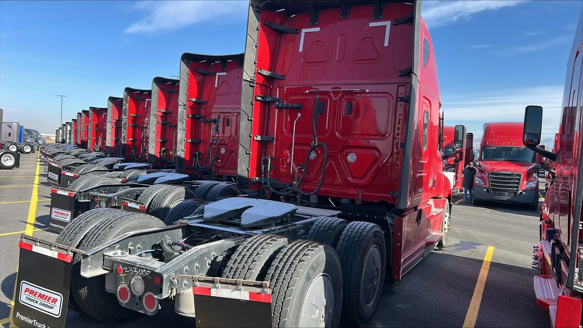 2023 Freightliner Cascadia - image 5