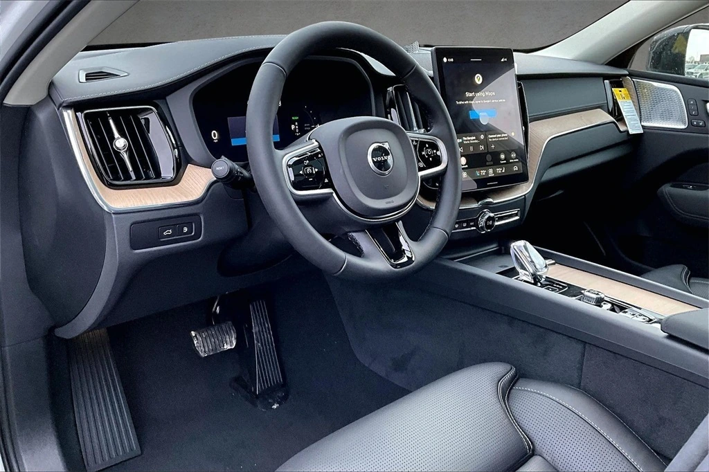 2026 Volvo - image 7