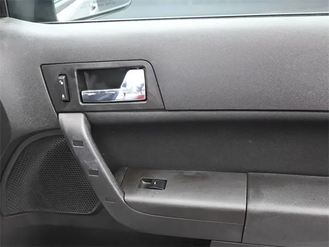 2011 Ford Focus SES photo 20