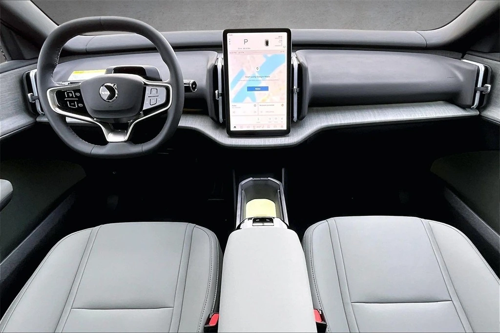 2026 Volvo - image 5