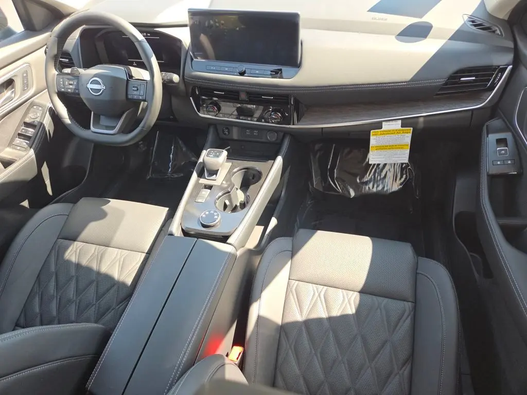 2026 Nissan Rogue Platinum photo 17