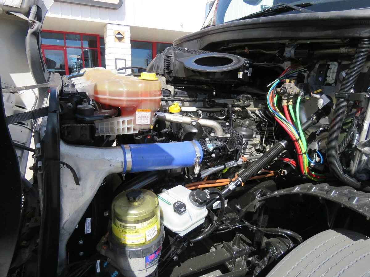 2022 Freightliner Cascadia - image 12