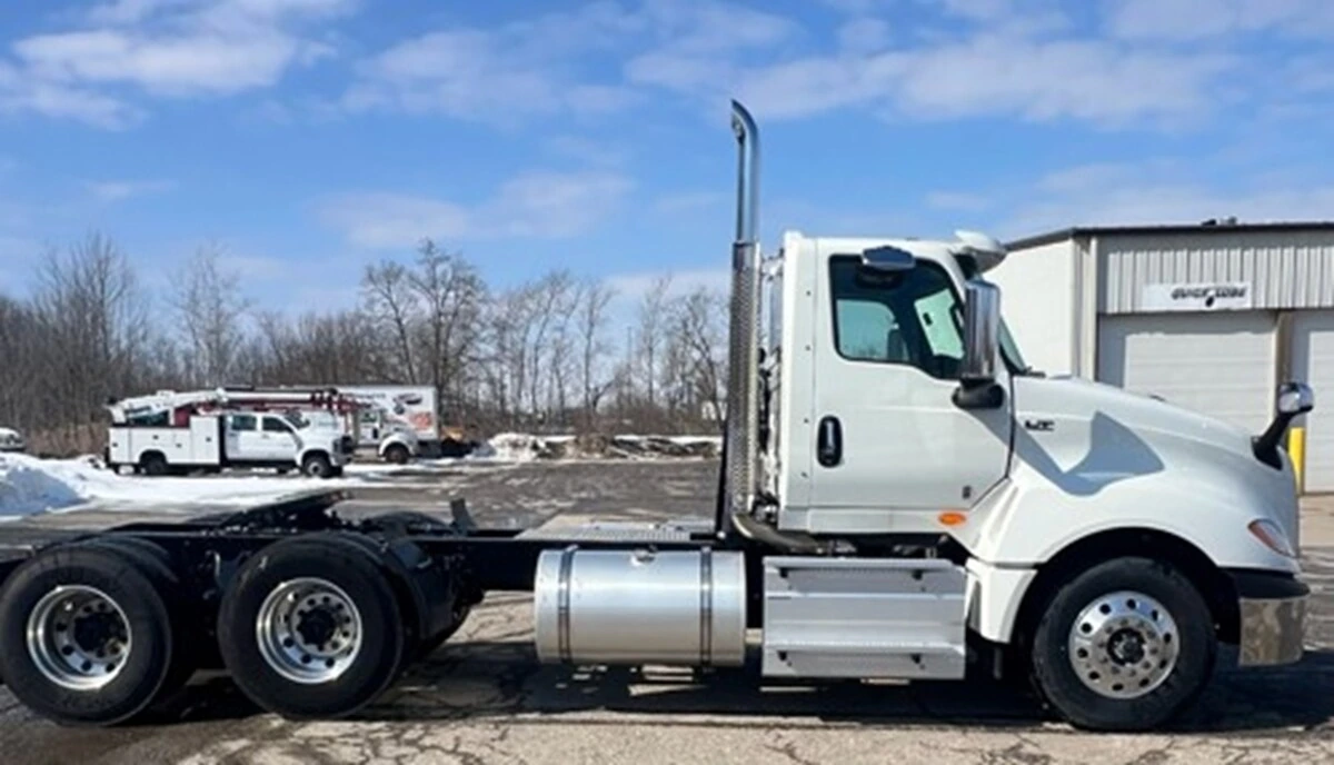 2025 International LT - image 3