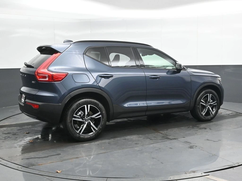 2026 Volvo - image 2