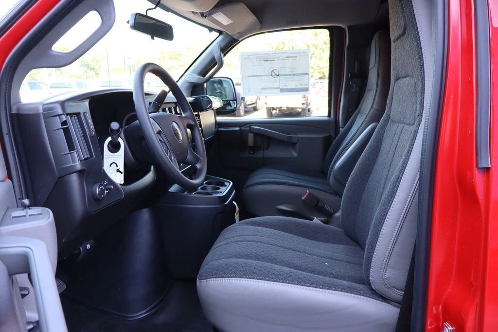 2026 Chevrolet Express Cargo Work Van - Photo 7