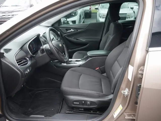 Used 2018 Chevrolet Malibu 1LT with VIN 1G1ZD5ST1JF250810 for sale in Alliance, OH