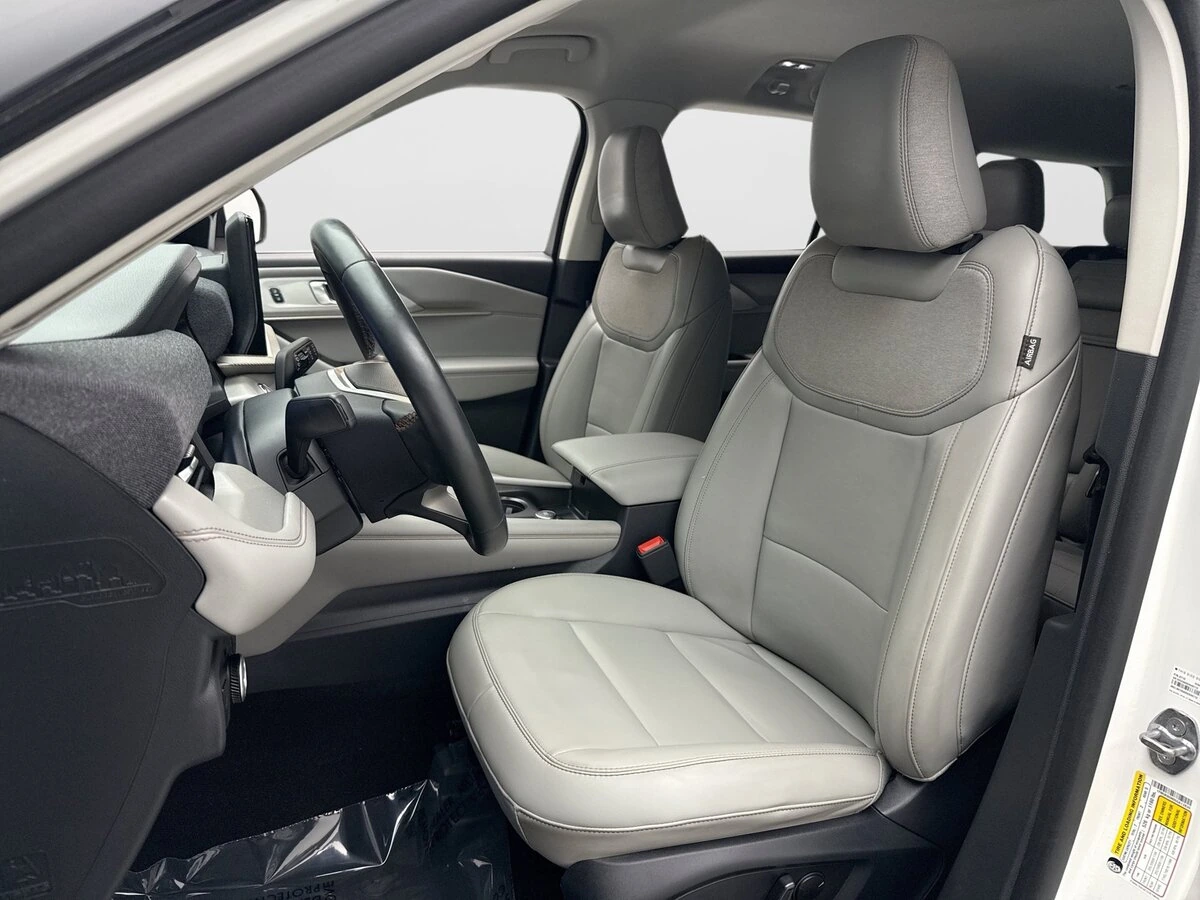 2025 Ford Explorer Active - Photo 11