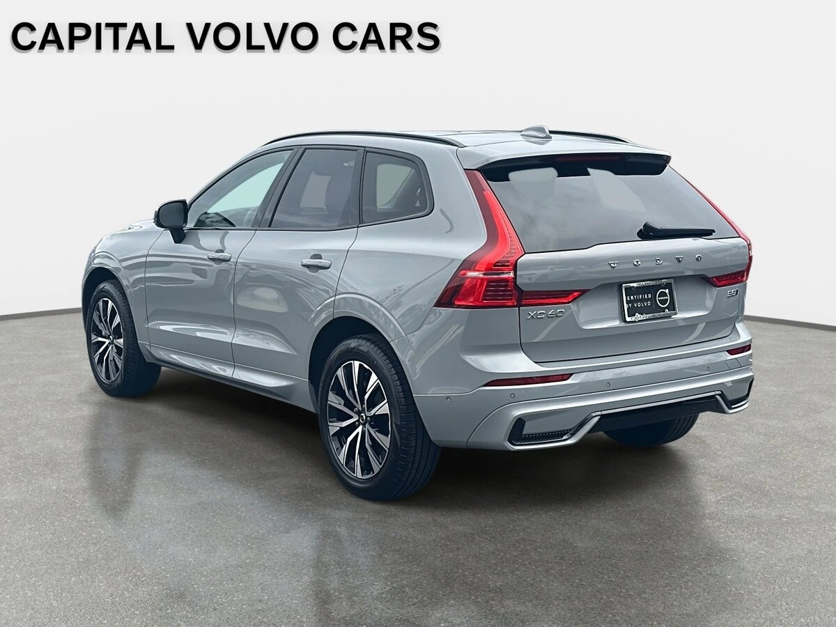 2025 Volvo - image 7