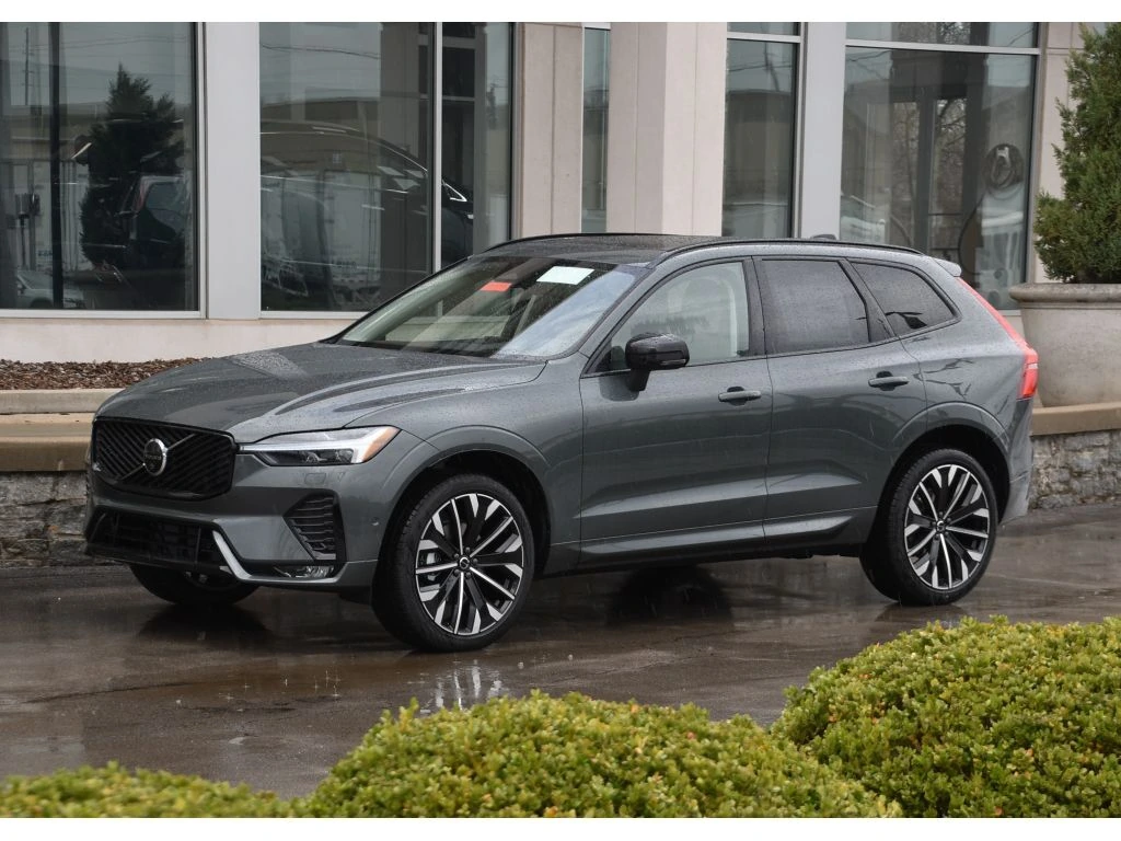 2026 Volvo - image 8