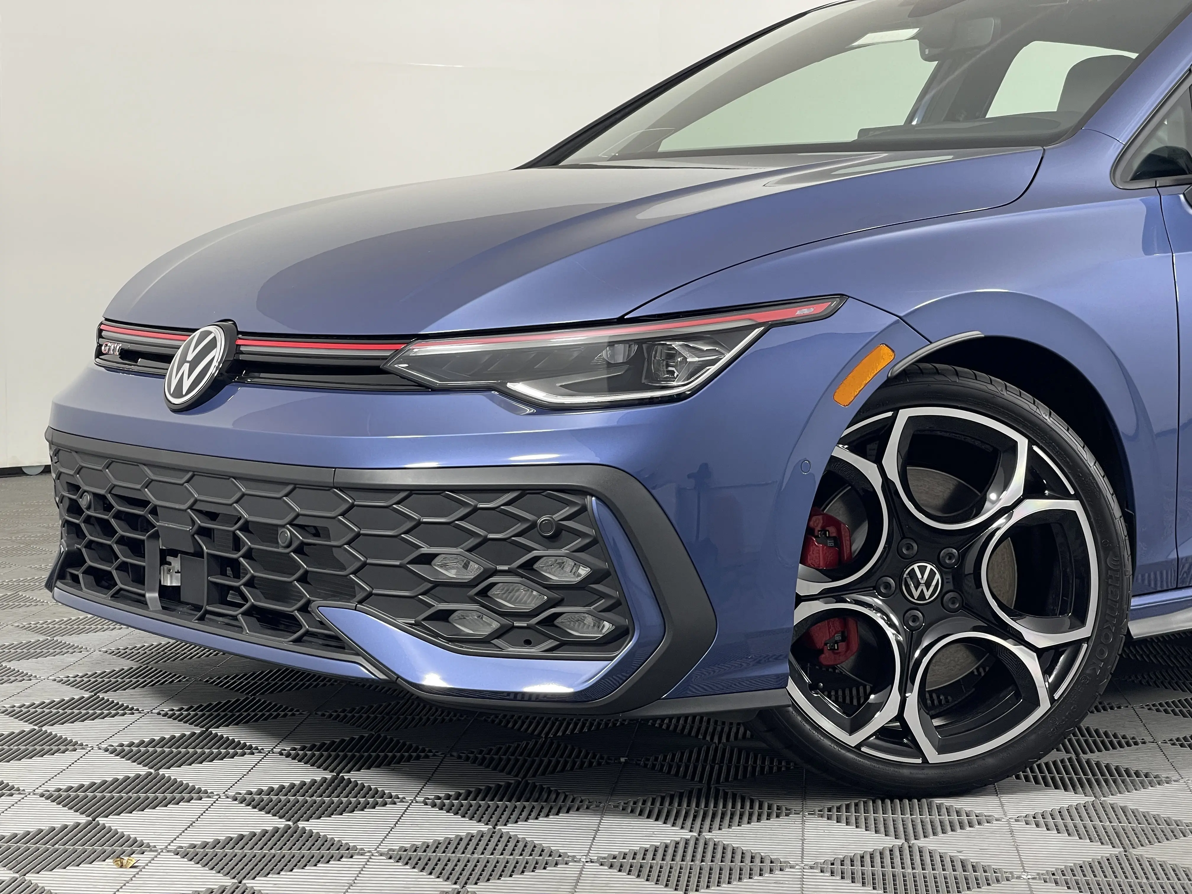 2025 Volkswagen Golf GTI Autobahn photo 4