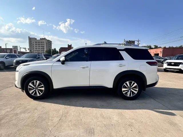 2022 Nissan Pathfinder SL photo 4