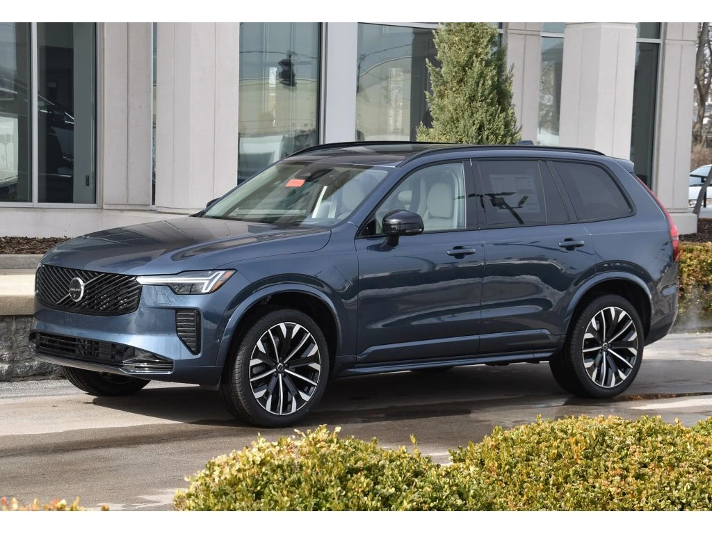 2026 Volvo - image 7