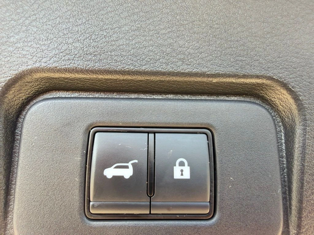 2024 Nissan Rogue SV - Photo 16