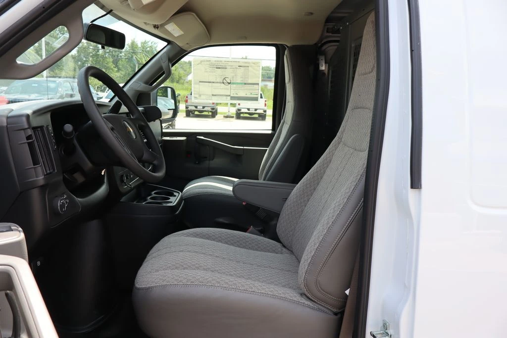 2025 Chevrolet Express Cargo Work Van - Photo 8