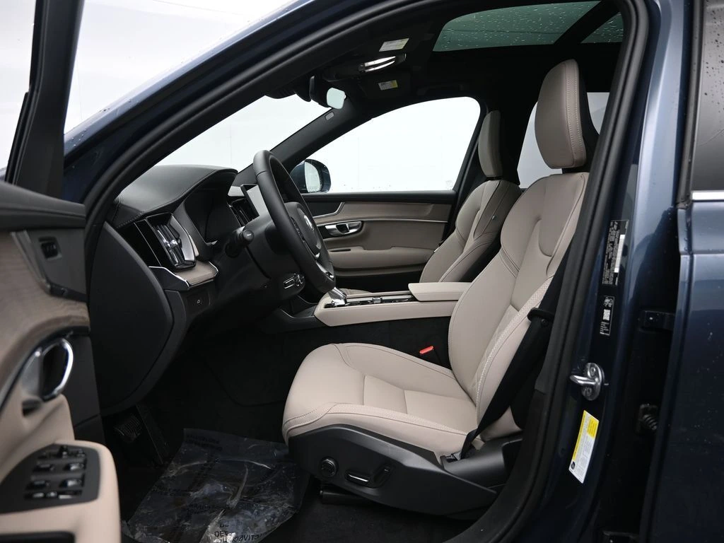 2026 Volvo - image 21