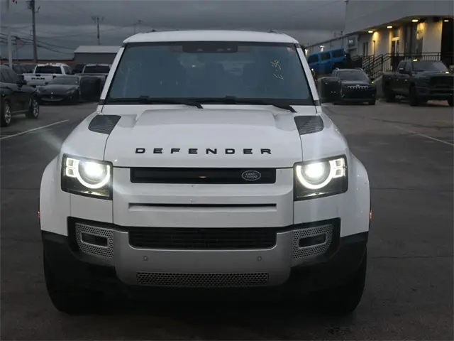 2020 Land Rover Defender 110 SE photo 2