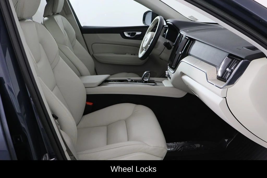 2023 Volvo - image 17