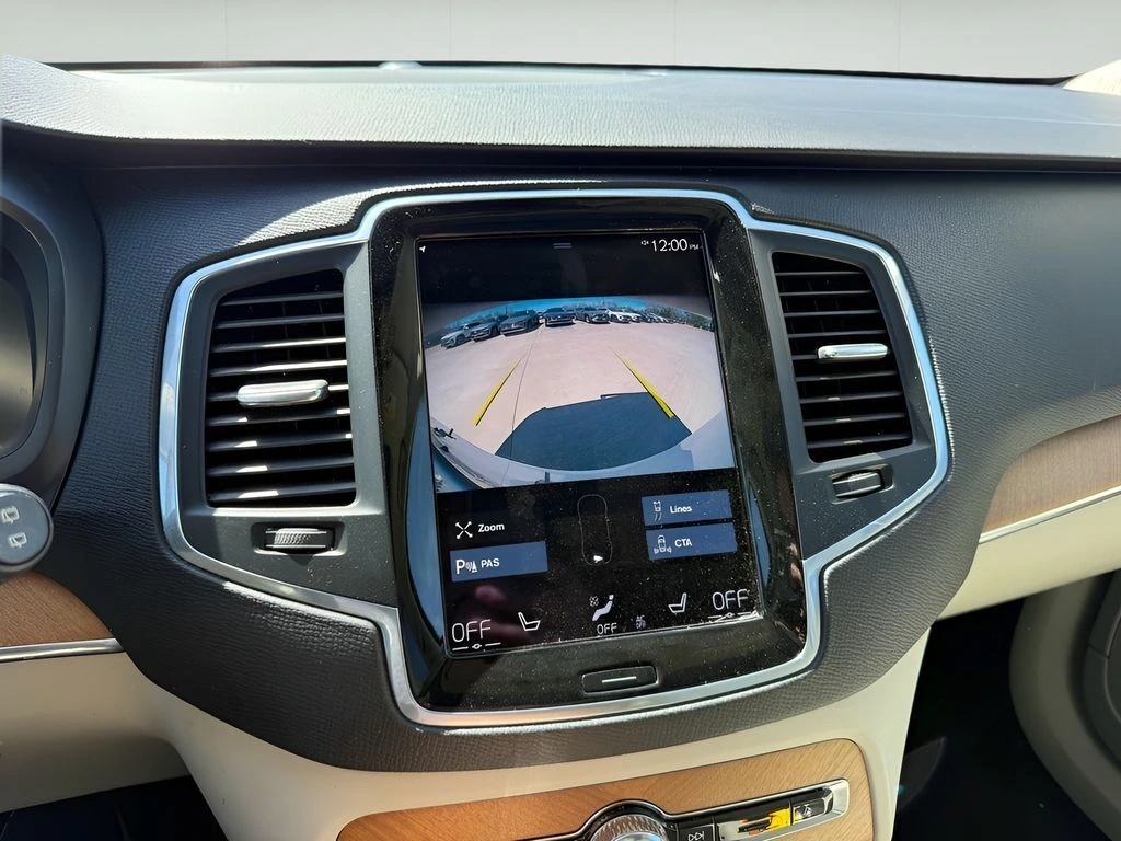 2022 Volvo - image 16