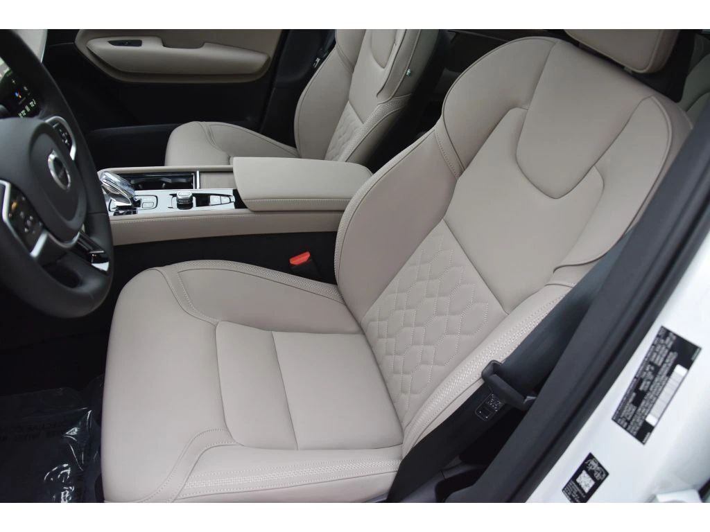 2026 Volvo - image 11