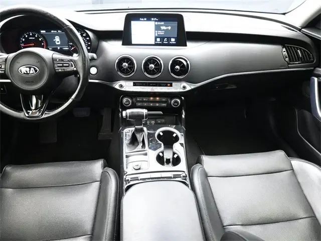 2018 Kia Stinger Premium photo 13