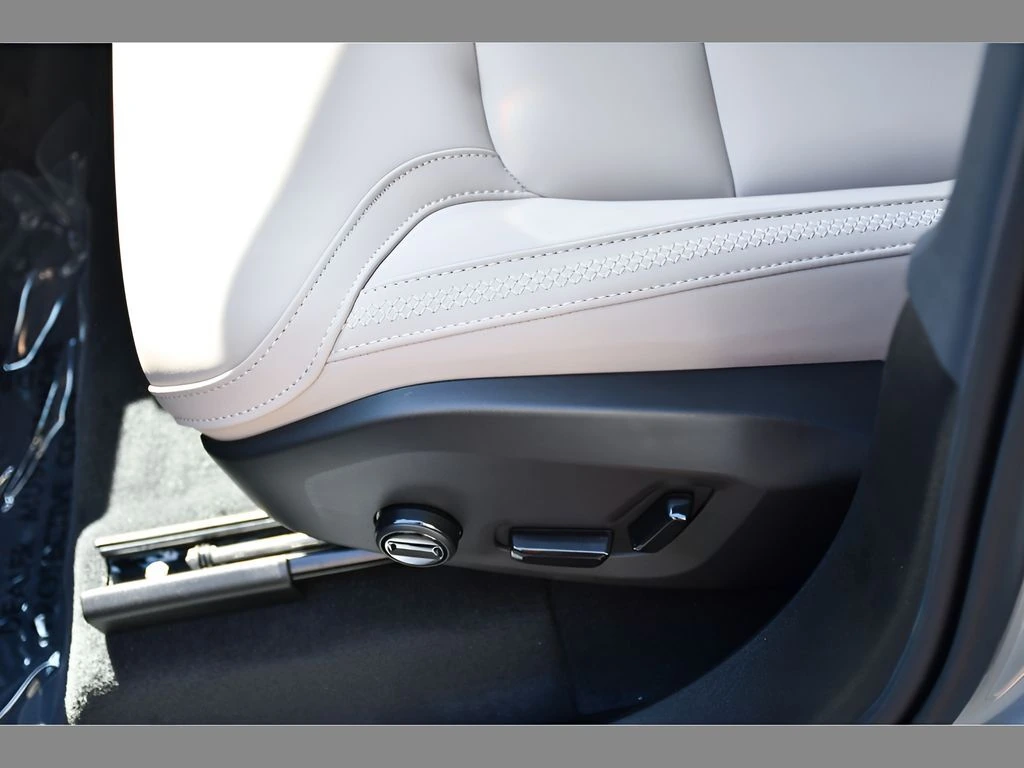 2026 Volvo XC90 Plus - Photo 35