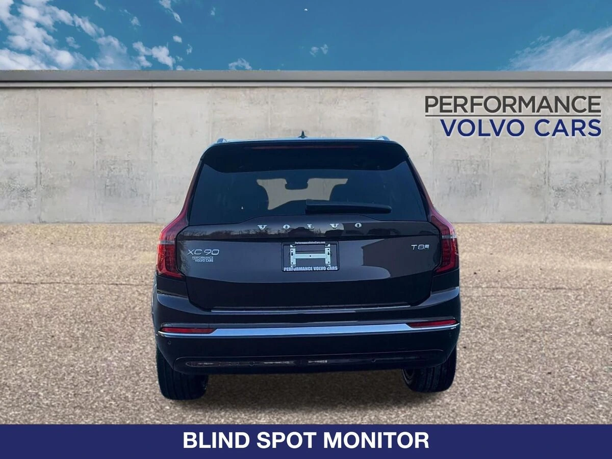 2026 Volvo - image 5