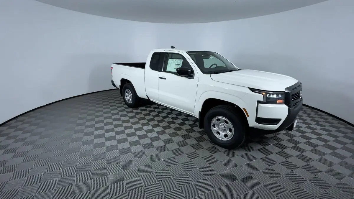 2026 Nissan Frontier S photo 2