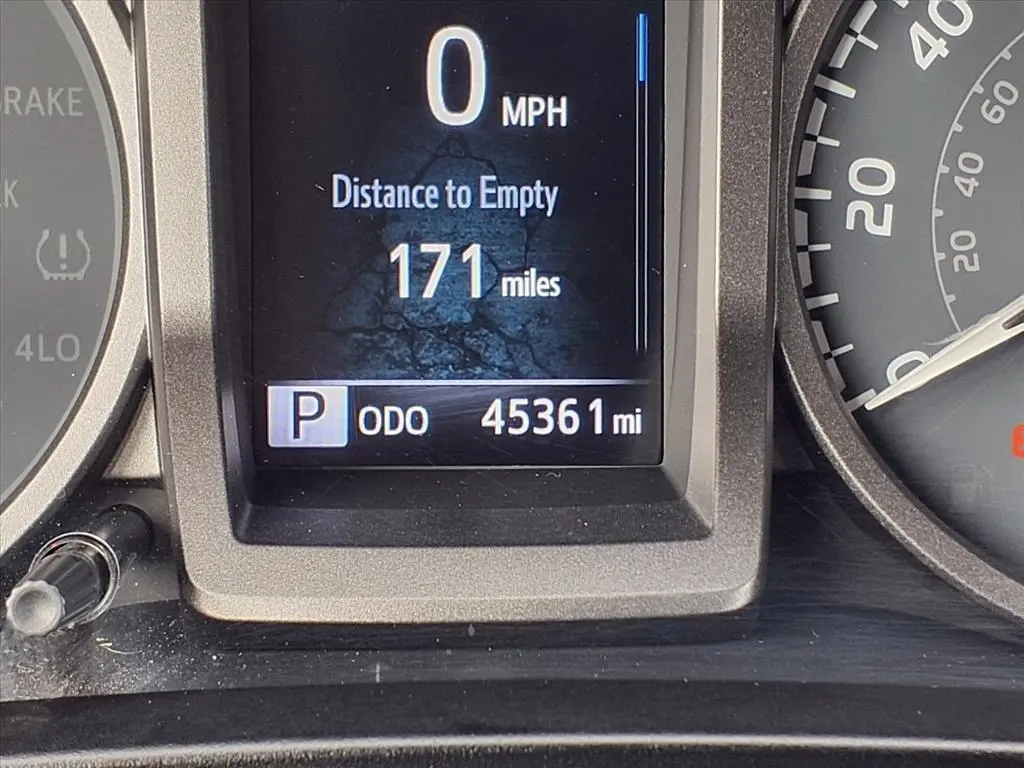 2021 Toyota Tacoma SR5 photo 34