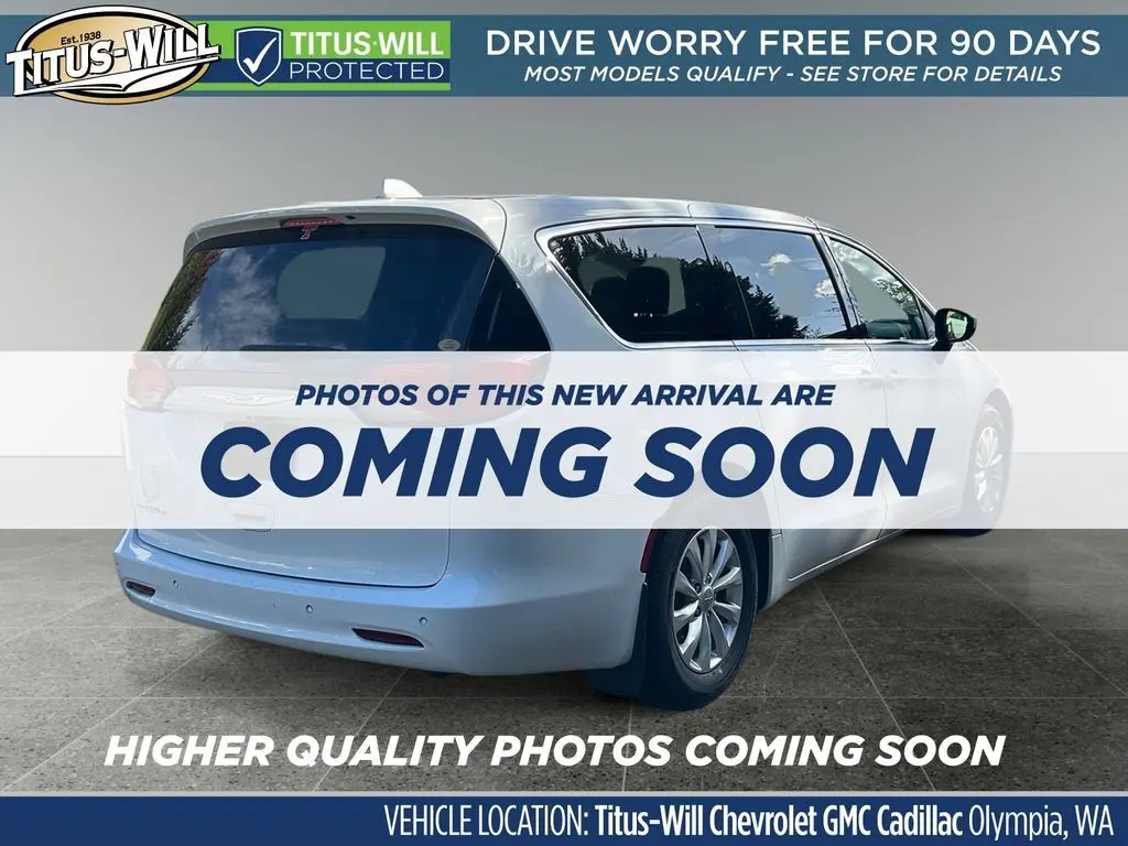 2019 Chrysler Pacifica LX photo 3