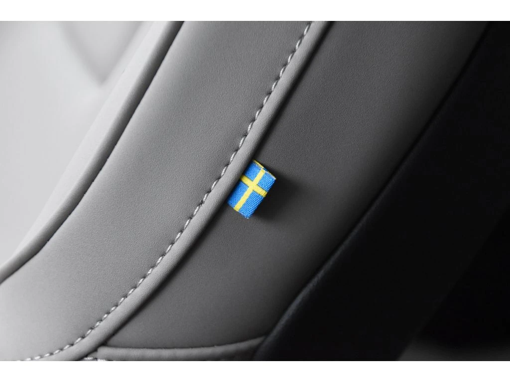 2026 Volvo - image 39