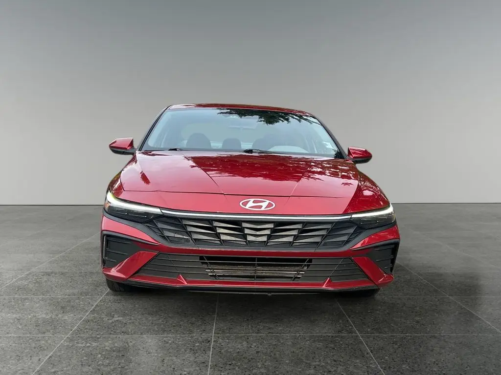 2024 Hyundai Elantra SEL photo 2
