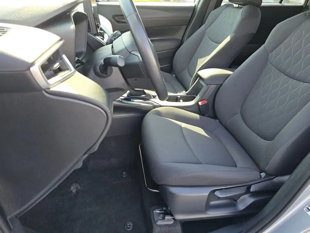2024 Toyota Corolla Cross LE photo 21