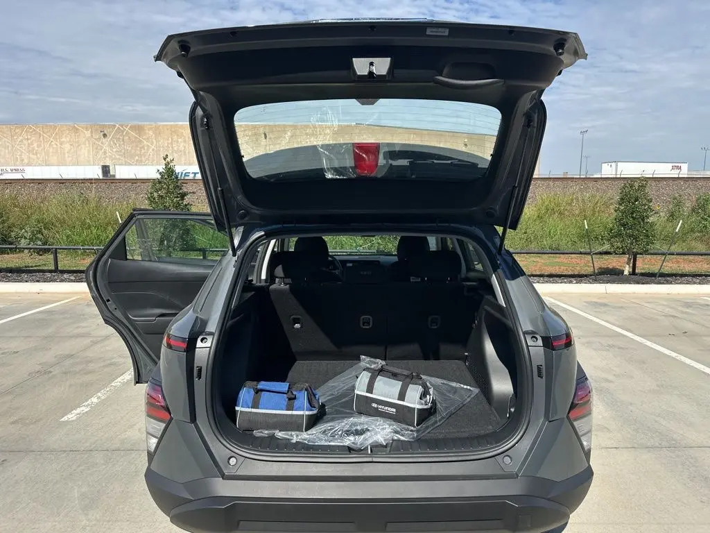 2026 Hyundai Kona SE photo 15