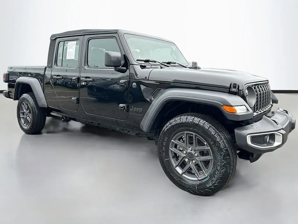 2024 Jeep Gladiator Sport's photo