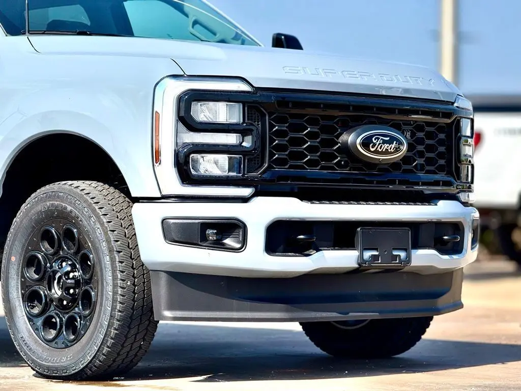 2025 Ford F-250 photo 8