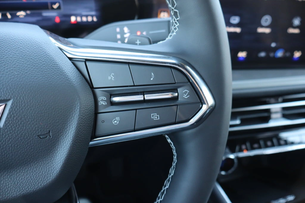 2027 Chevrolet Traverse LT - Photo 9
