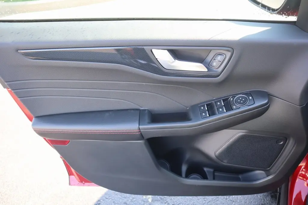 2026 Ford Escape ST-Line photo 15