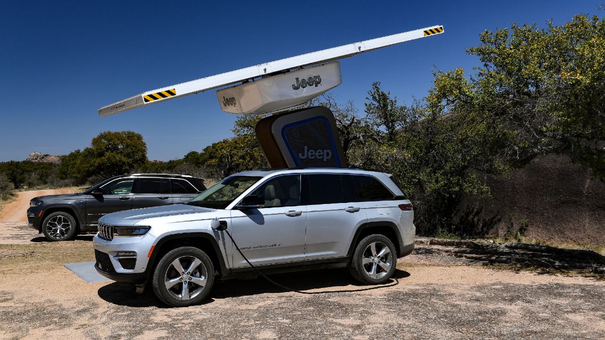 2024 Jeep Grand Cherokee 4xe Exterior Driver Side Front Profile while Charging