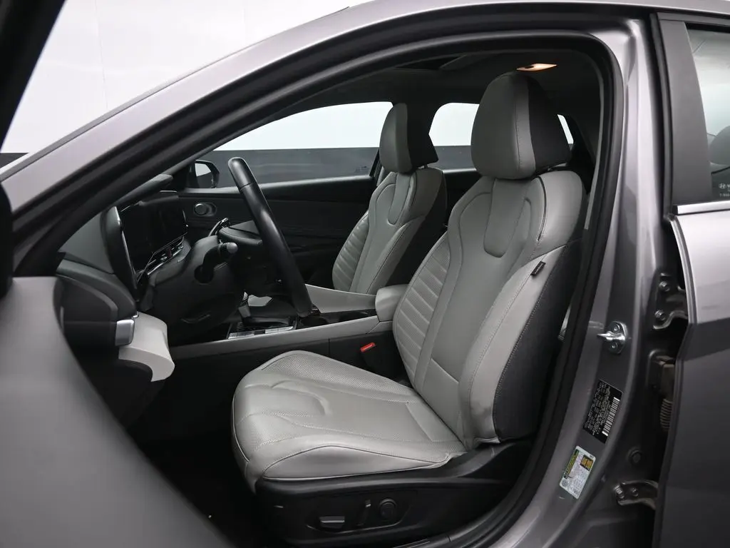 2024 Hyundai Elantra Limited photo 19