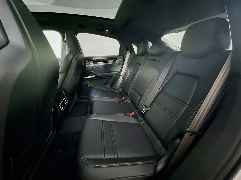 2026 Porsche Cayenne Coupe Turbo E-Hybrid - Photo 24