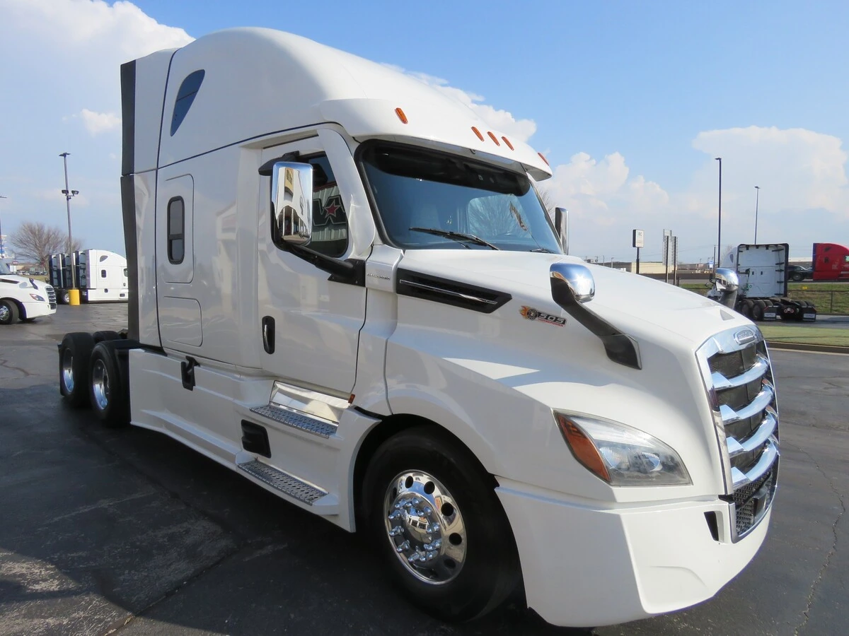 2022 Freightliner Cascadia - image 10