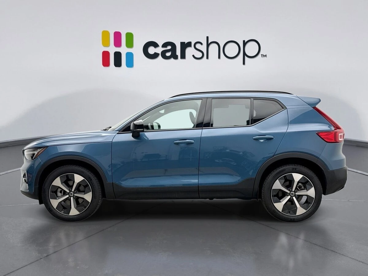 2025 Volvo - image 2